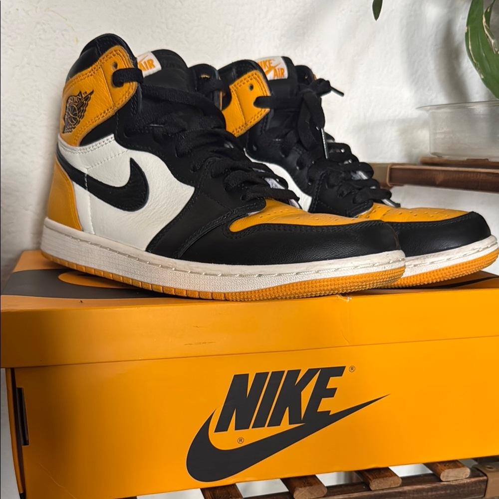Nike Black and Yellow Sneakers High-Top Style